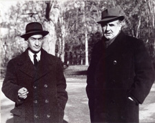 Miroslav Krlea i Pavle Savic prilikom posjeta Vladimiru Nazoru, 1948.
